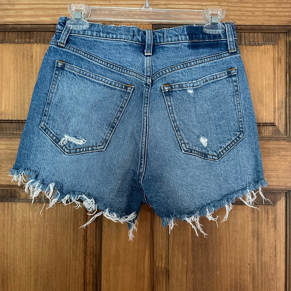 Abercrombie & Fitch High Rise Mom Shorts. Size 26 (curve love) - Picture 2 of 3